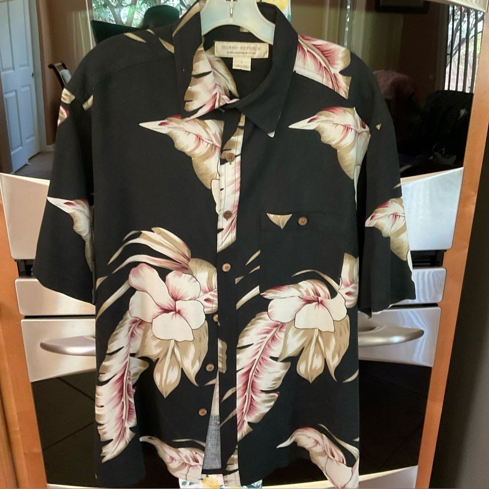 Island Republic Black Hawaiian Short Sleeve Shirt with Cream Pink Floral Sz Lg